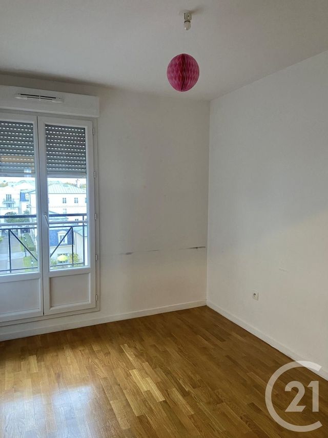 Afficher la photo en grand Appartement F3 à louer - 3 pièces - 60.4 m2 - SERRIS - 77 - ILE-DE-FRANCE - Century 21 Immobilier Val D'Europe