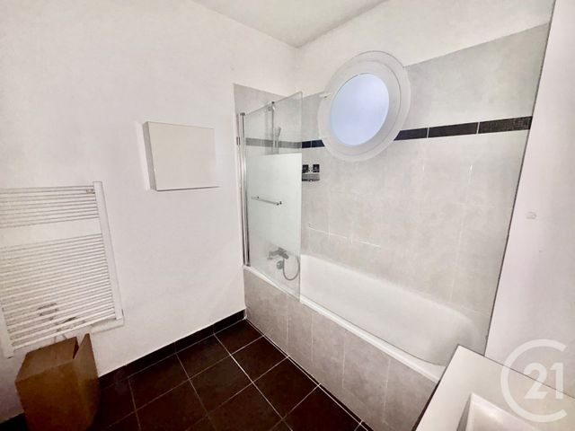 Appartement à louer - 3 pièces - 66.5 m2 - MONTEVRAIN - 77 - ILE-DE-FRANCE - Century 21 Immobilier Val D'Europe