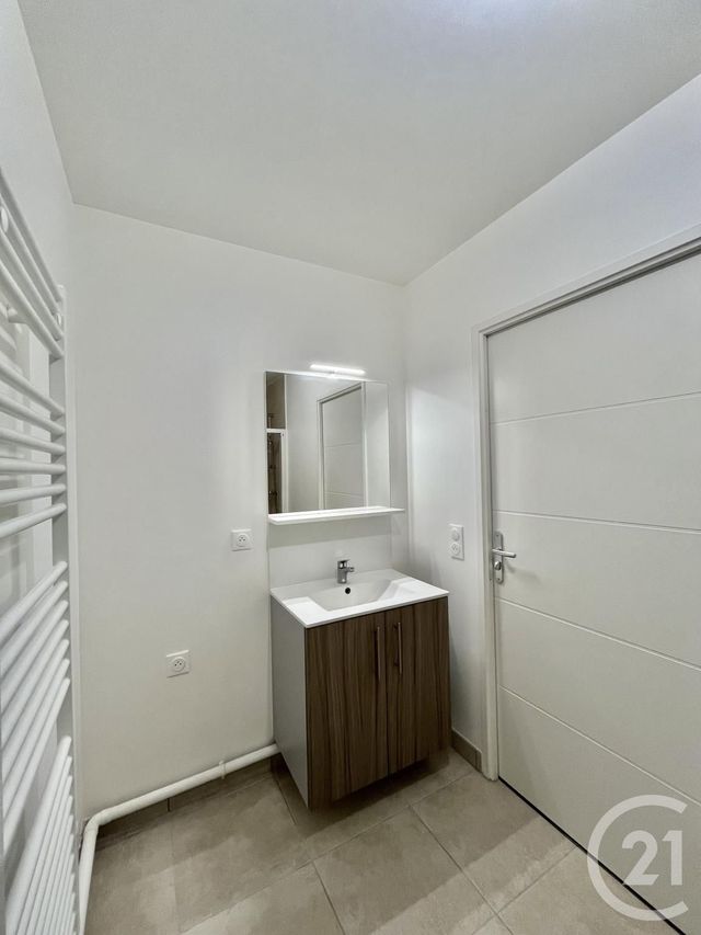 Appartement F3 à vendre - 3 pièces - 62.0 m2 - SERRIS - 77 - ILE-DE-FRANCE - Century 21 Immobilier Val D'Europe