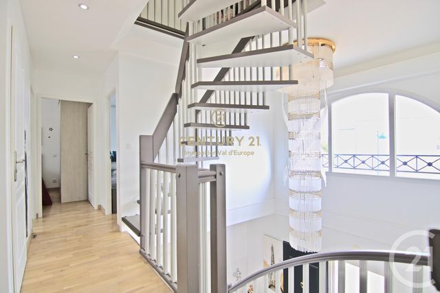 maison à louer - 6 pièces - 227.1 m2 - BAILLY ROMAINVILLIERS - 77 - ILE-DE-FRANCE - Century 21 Immobilier Val D'Europe