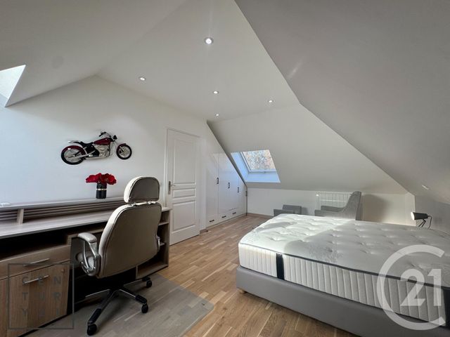 maison à louer - 6 pièces - 227.1 m2 - BAILLY ROMAINVILLIERS - 77 - ILE-DE-FRANCE - Century 21 Immobilier Val D'Europe