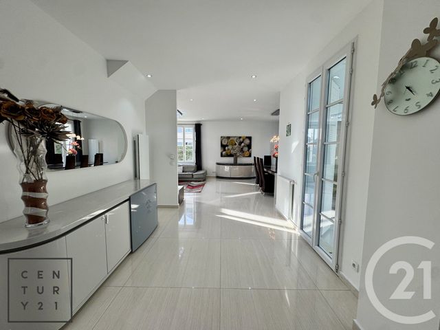 maison à louer - 6 pièces - 227.1 m2 - BAILLY ROMAINVILLIERS - 77 - ILE-DE-FRANCE - Century 21 Immobilier Val D'Europe