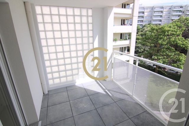 Appartement F3 à louer - 3 pièces - 58.35 m2 - NOISY LE GRAND - 93 - ILE-DE-FRANCE - Century 21 Immobilier Val D'Europe