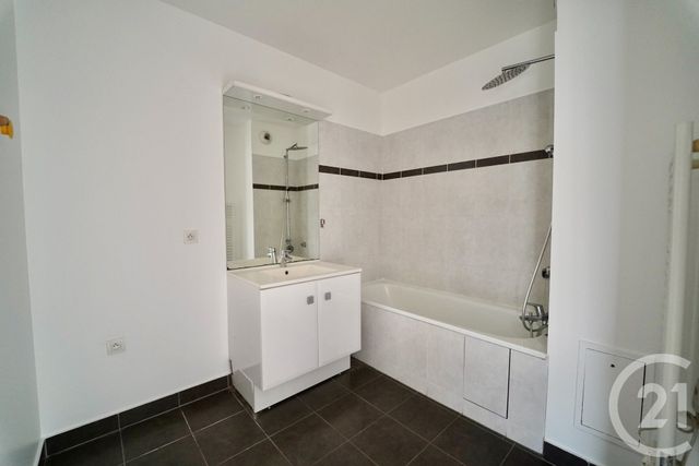 Appartement à louer - 3 pièces - 67.0 m2 - MONTEVRAIN - 77 - ILE-DE-FRANCE - Century 21 Immobilier Val D'Europe