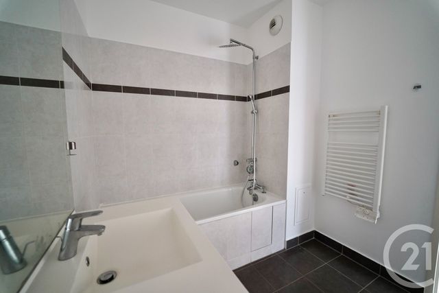 Appartement à louer - 3 pièces - 67.0 m2 - MONTEVRAIN - 77 - ILE-DE-FRANCE - Century 21 Immobilier Val D'Europe