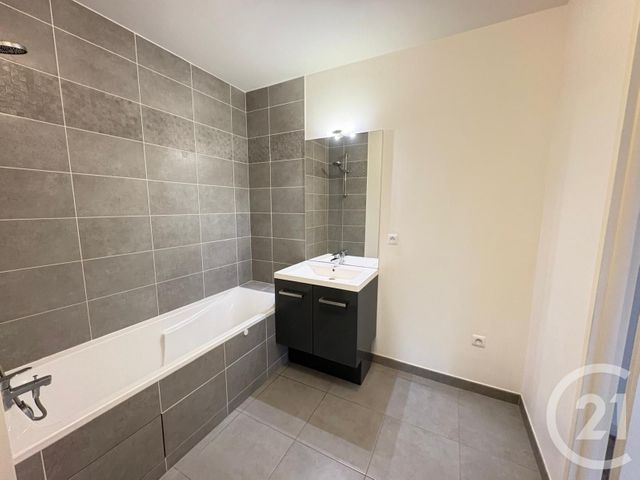 Appartement F1 à louer - 1 pièce - 29.6 m2 - MONTEVRAIN - 77 - ILE-DE-FRANCE - Century 21 Immobilier Val D'Europe