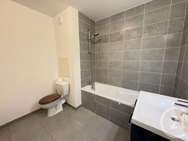 Appartement F1 à louer - 1 pièce - 29.6 m2 - MONTEVRAIN - 77 - ILE-DE-FRANCE - Century 21 Immobilier Val D'Europe