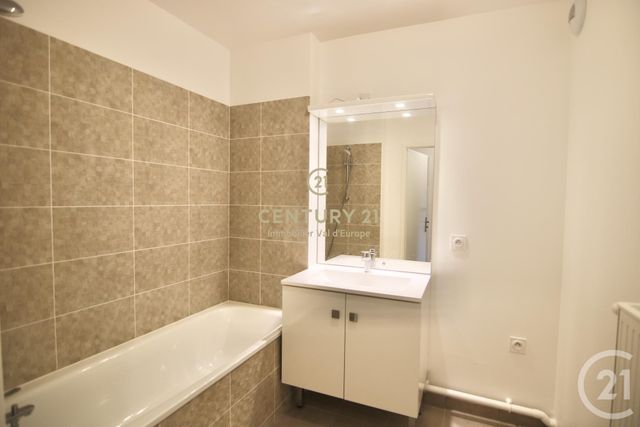 Appartement F2 à louer - 2 pièces - 49.4 m2 - SERRIS - 77 - ILE-DE-FRANCE - Century 21 Immobilier Val D'Europe