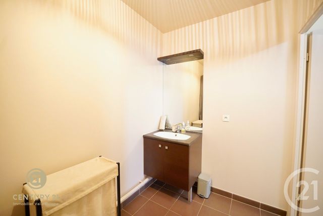 Appartement F2 à vendre - 2 pièces - 44.98 m2 - SERRIS - 77 - ILE-DE-FRANCE - Century 21 Immobilier Val D'Europe