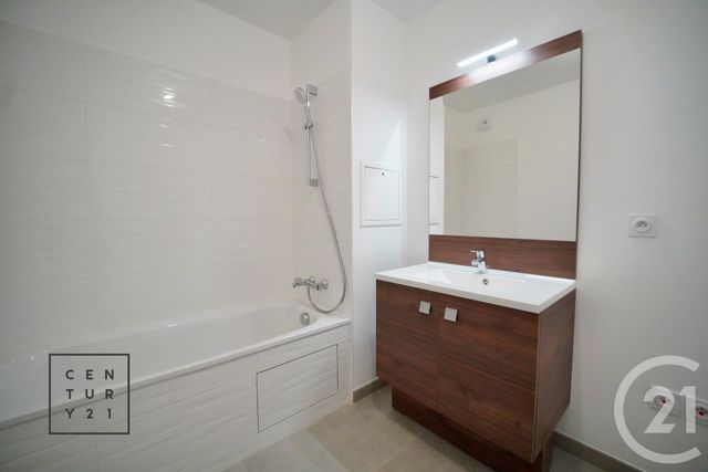 Appartement F4 à vendre - 4 pièces - 77.97 m2 - SERRIS - 77 - ILE-DE-FRANCE - Century 21 Immobilier Val D'Europe