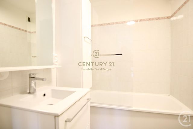 Appartement F2 à louer - 2 pièces - 30.6 m2 - BAILLY ROMAINVILLIERS - 77 - ILE-DE-FRANCE - Century 21 Immobilier Val D'Europe