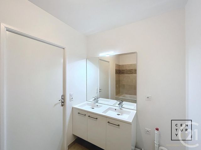 Appartement F3 à louer - 3 pièces - 67.8 m2 - CHESSY - 77 - ILE-DE-FRANCE - Century 21 Immobilier Val D'Europe