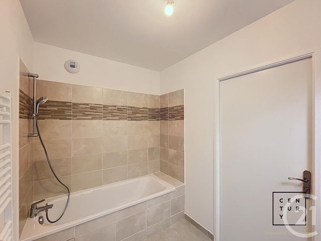 Appartement F3 à louer - 3 pièces - 67.8 m2 - CHESSY - 77 - ILE-DE-FRANCE - Century 21 Immobilier Val D'Europe