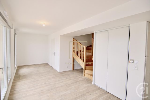 Appartement F4 à louer - 4 pièces - 77.6 m2 - OZOIR LA FERRIERE - 77 - ILE-DE-FRANCE - Century 21 Immobilier Val D'Europe