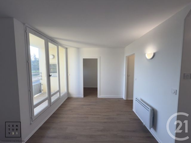 Appartement Studio à louer - 1 pièce - 28.0 m2 - LOGNES - 77 - ILE-DE-FRANCE - Century 21 Immobilier Val D'Europe