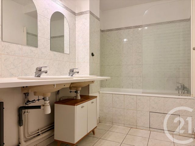 Appartement F4 à louer - 4 pièces - 75.05 m2 - CHANTELOUP EN BRIE - 77 - ILE-DE-FRANCE - Century 21 Immobilier Val D'Europe