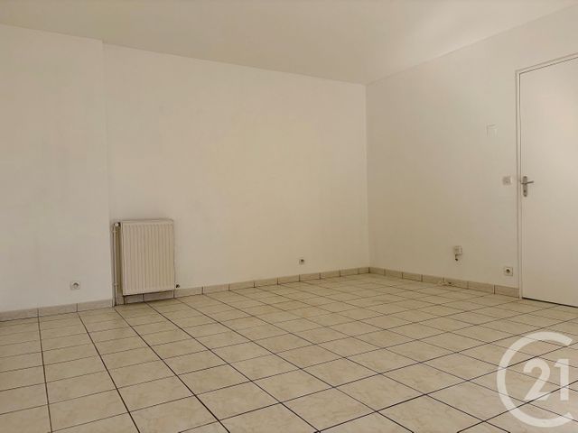 Appartement F4 à louer - 4 pièces - 75.05 m2 - CHANTELOUP EN BRIE - 77 - ILE-DE-FRANCE - Century 21 Immobilier Val D'Europe