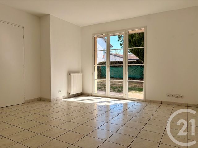 Appartement F4 à louer - 4 pièces - 75.05 m2 - CHANTELOUP EN BRIE - 77 - ILE-DE-FRANCE - Century 21 Immobilier Val D'Europe
