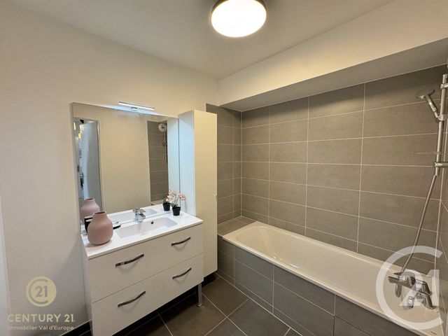 Appartement F3 à louer - 3 pièces - 68.5 m2 - SERRIS - 77 - ILE-DE-FRANCE - Century 21 Immobilier Val D'Europe