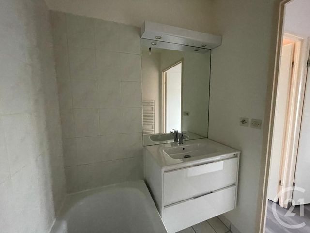 Appartement F2 à louer - 2 pièces - 40.08 m2 - LOGNES - 77 - ILE-DE-FRANCE - Century 21 Immobilier Val D'Europe