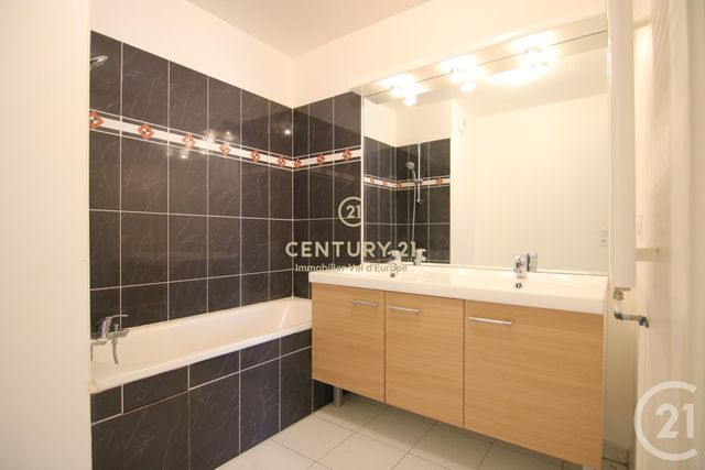 Appartement F3 à louer - 3 pièces - 64.23 m2 - CHESSY - 77 - ILE-DE-FRANCE - Century 21 Immobilier Val D'Europe