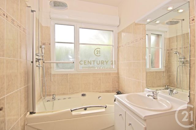 Appartement F3 à louer - 3 pièces - 63.16 m2 - MONTEVRAIN - 77 - ILE-DE-FRANCE - Century 21 Immobilier Val D'Europe